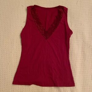 Sleeveless blouse with lace